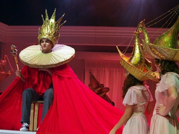 Spotkanie z Pchłą Szachrajką – wyjazd klas IV do Teatru Groteska w Krakowie